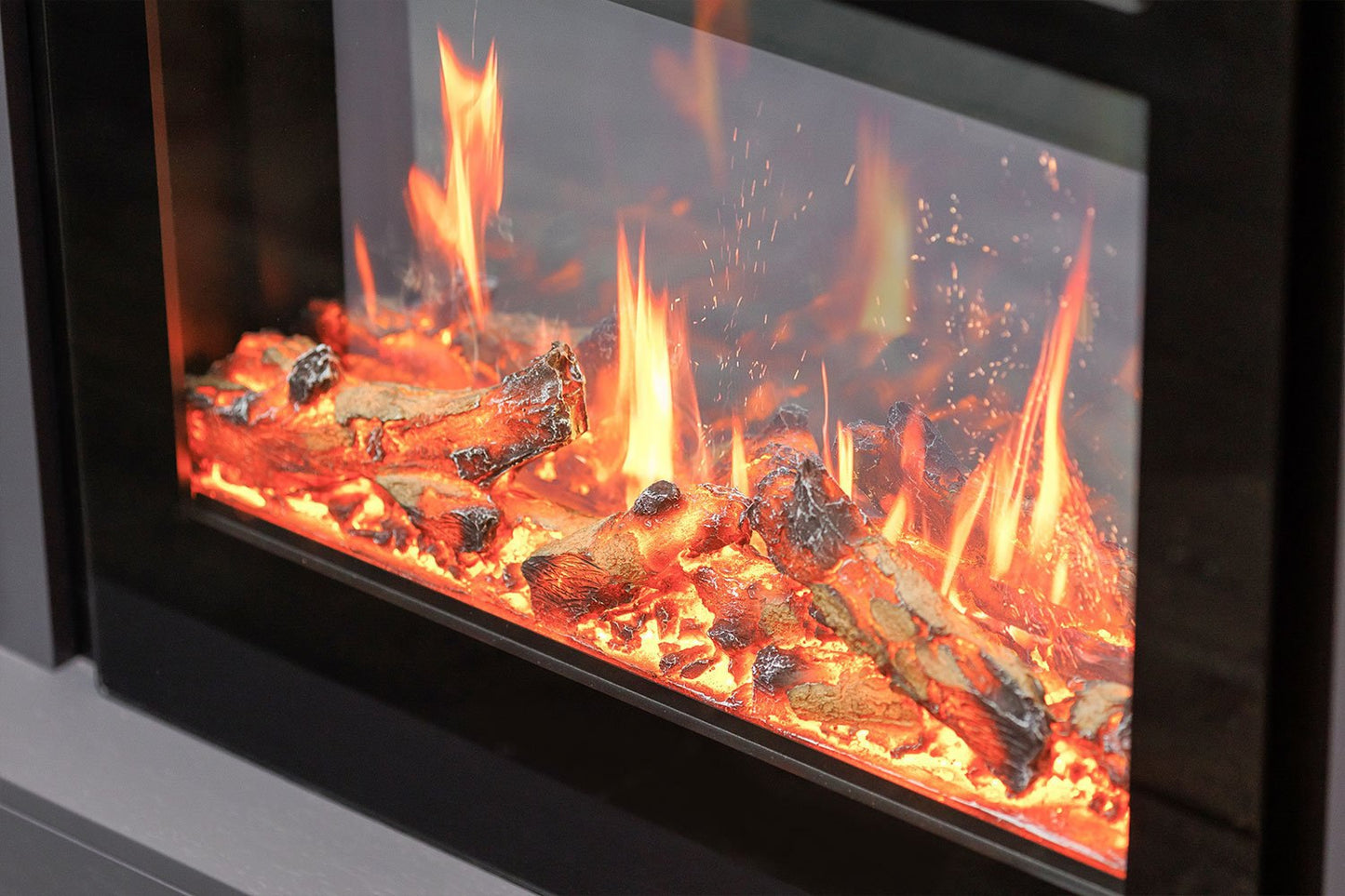 De realistische vlamweergave in de elektrische haard Mystflame V-Art 25.