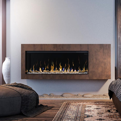 Foto van de elektrische haard Dimplex Ignite Bold 50 in het interieur van een kleine woonkamer.