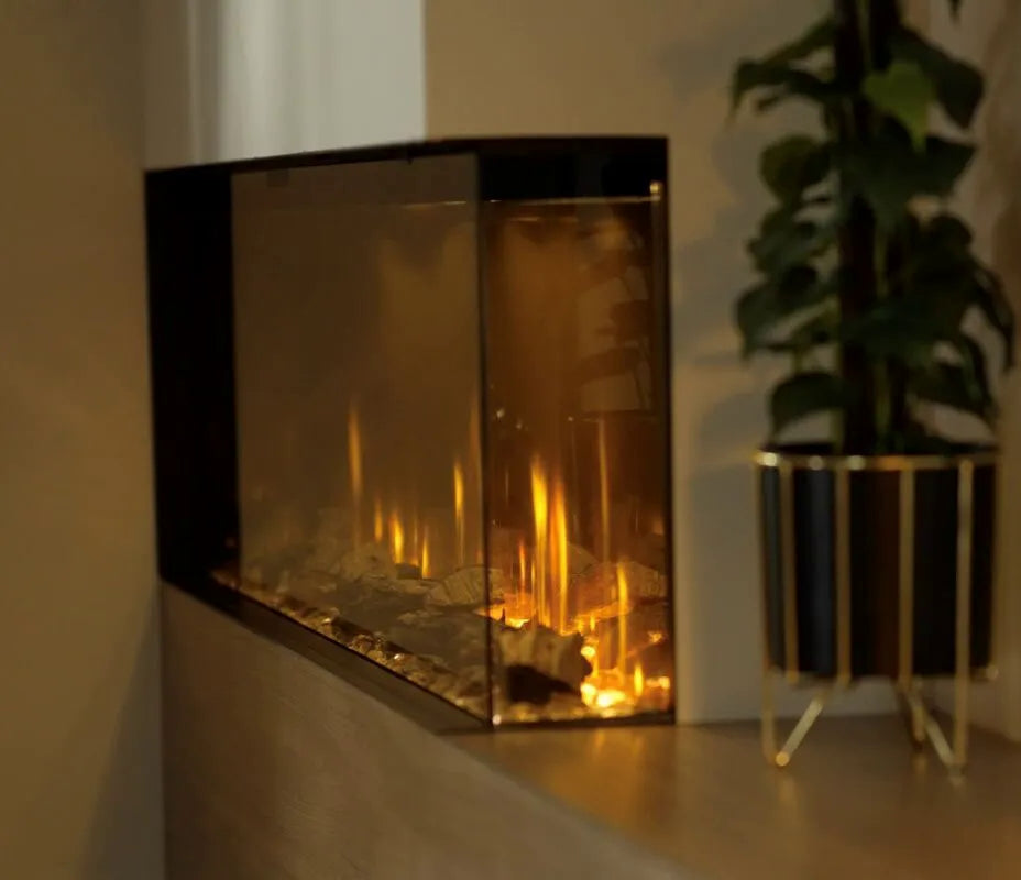 Panoramische elektrische haard Dimplex Ignite Bold 50 met transparant zijpaneel.
